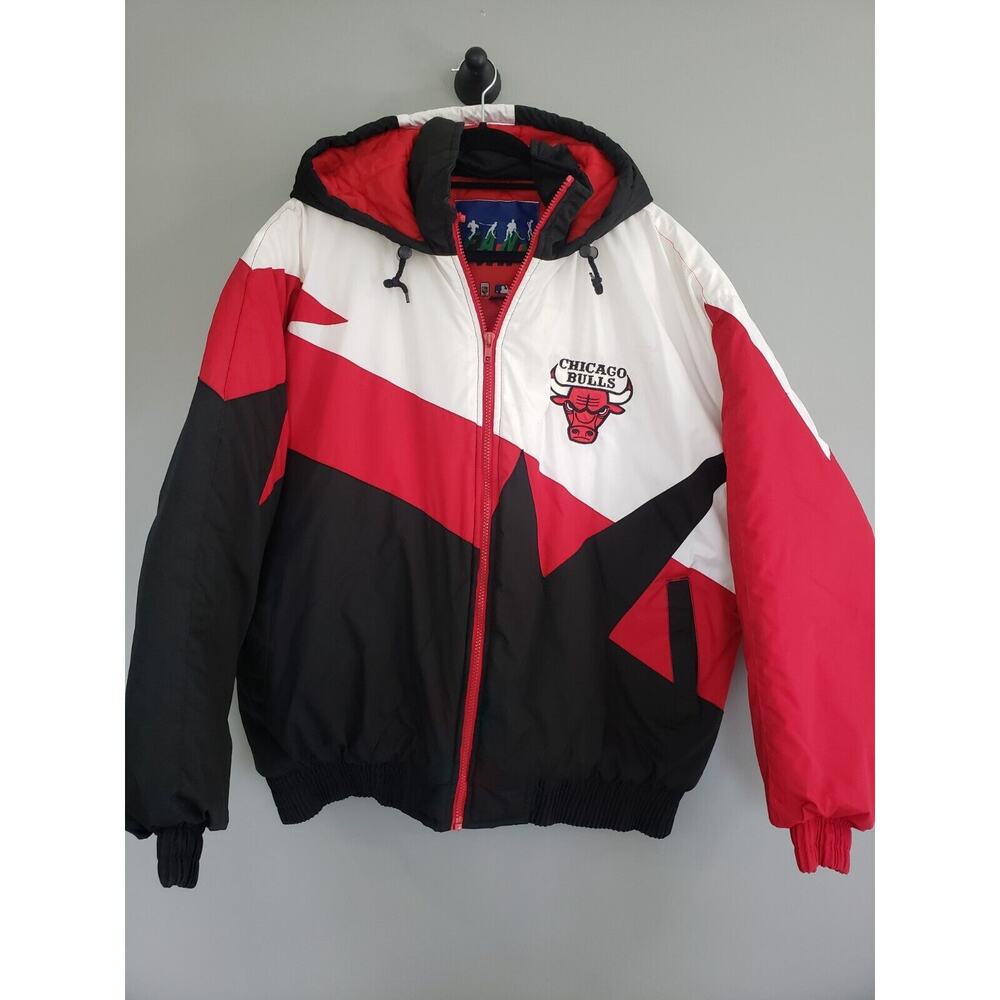 Vintage SHARK TOOTH 90s Chicago Bulls Jacket Michael Jordan NBA Big Logo puffy